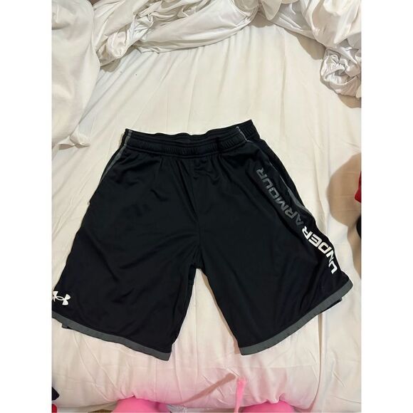 Under Armour boys sports shorts size YXL - Picture 1 of 2